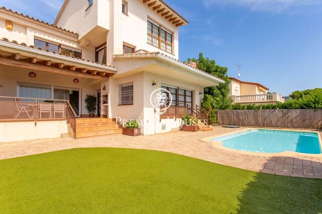 Casa adosada en venta con vistas al mar en Sant Andreu de Llavaneres