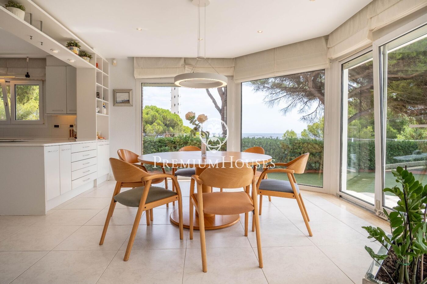 Casa con piscina en primera línea de mar en els Munts