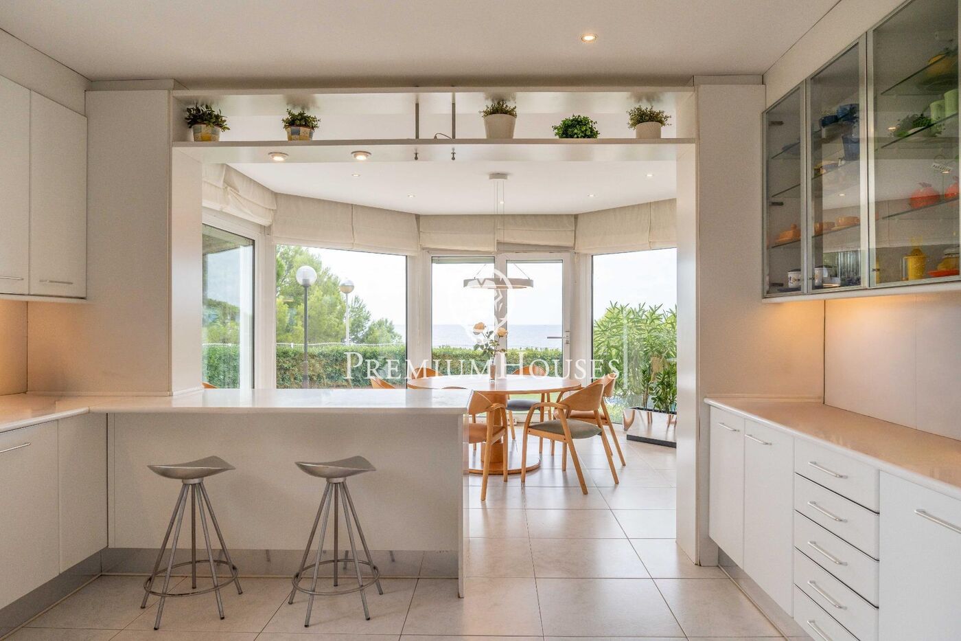 Casa con piscina en primera línea de mar en els Munts