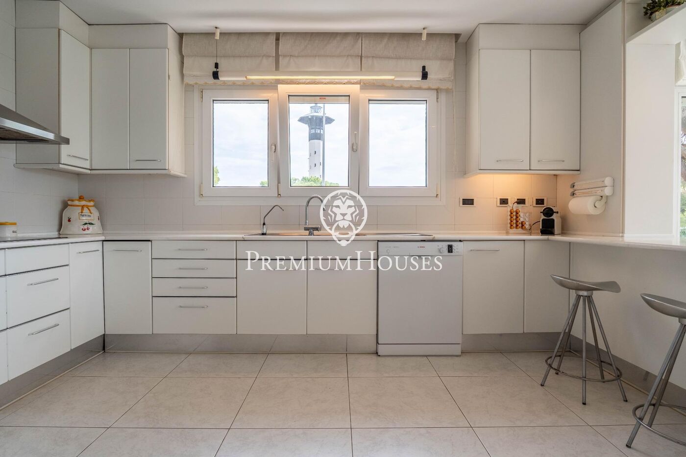 Casa con piscina en primera línea de mar en els Munts