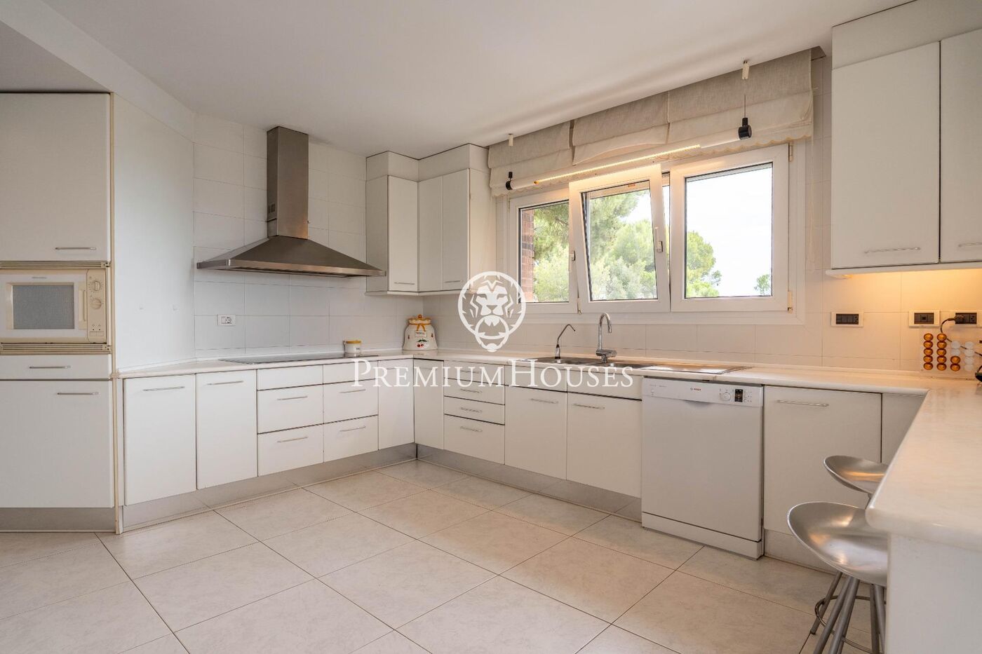 Casa con piscina en primera línea de mar en els Munts