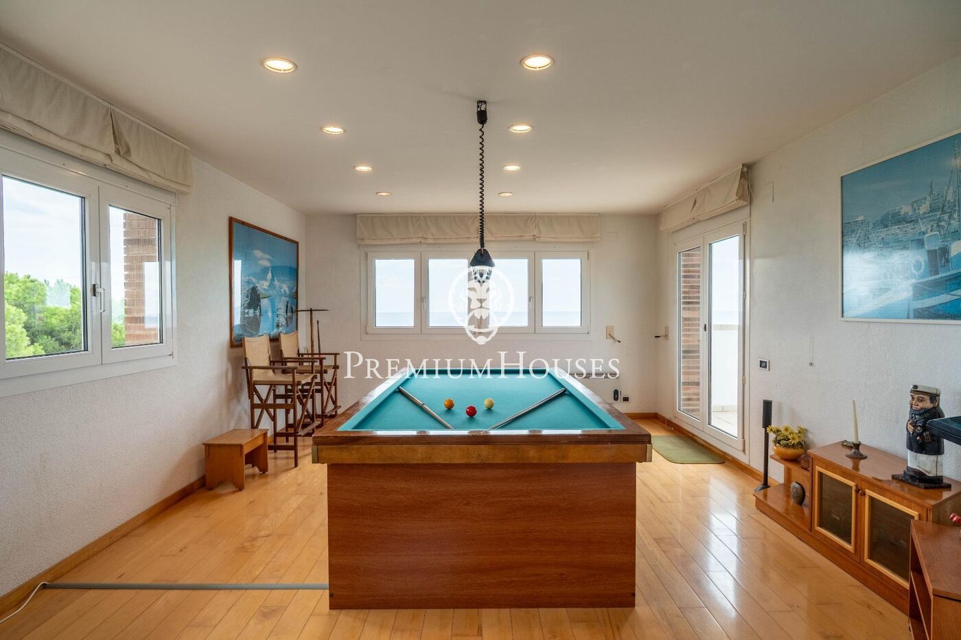 Casa con piscina en primera línea de mar en els Munts