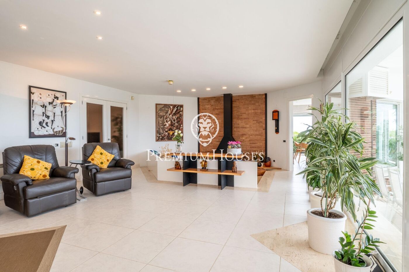 Casa con piscina en primera línea de mar en els Munts