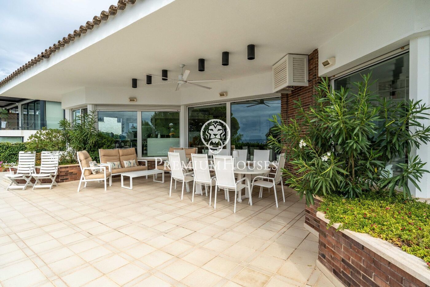 Casa con piscina en primera línea de mar en els Munts