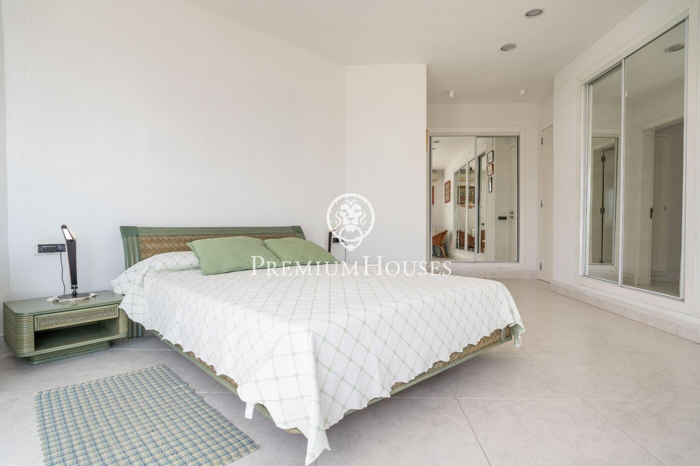 Casa con piscina en primera línea de mar en els Munts