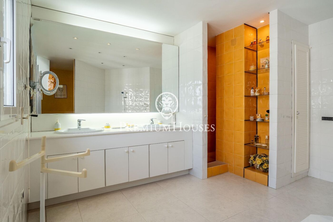 Casa con piscina en primera línea de mar en els Munts