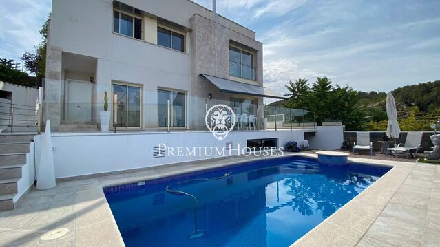 Maison individuelle avec piscine et vue dégagée