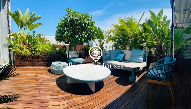 Duplex with a Large Terrace and Unobstructed Views in Cases del Mar