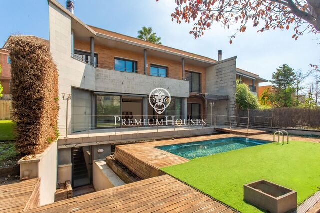 Casa adosada en Alella en venta con piscina privada