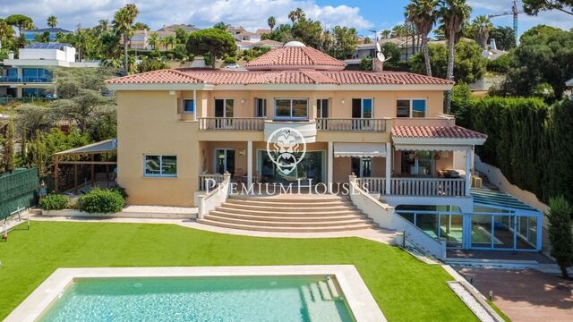 Espectacular casa  en venta en Can Teixidó con vistas al mar