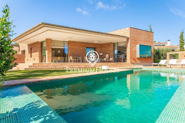 House for sale in Alella with spectacular views and pool