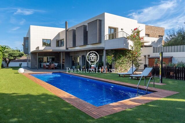 Detached house with pool and garden in Vilafranca del Penedés