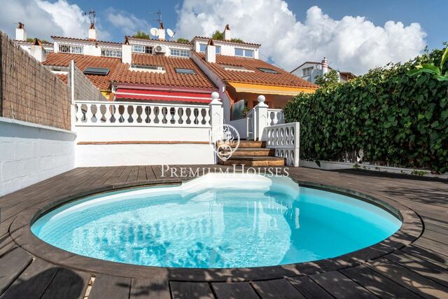 Adosado con piscina y vistas despejadas en Vallpineda