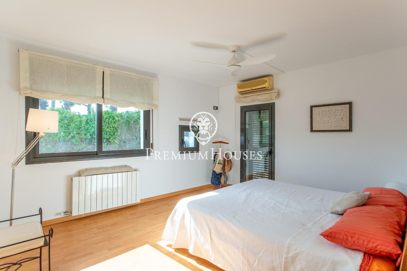 Casa de diseño minimalista con vistas al mar  en Sant Vicenç de Montalt