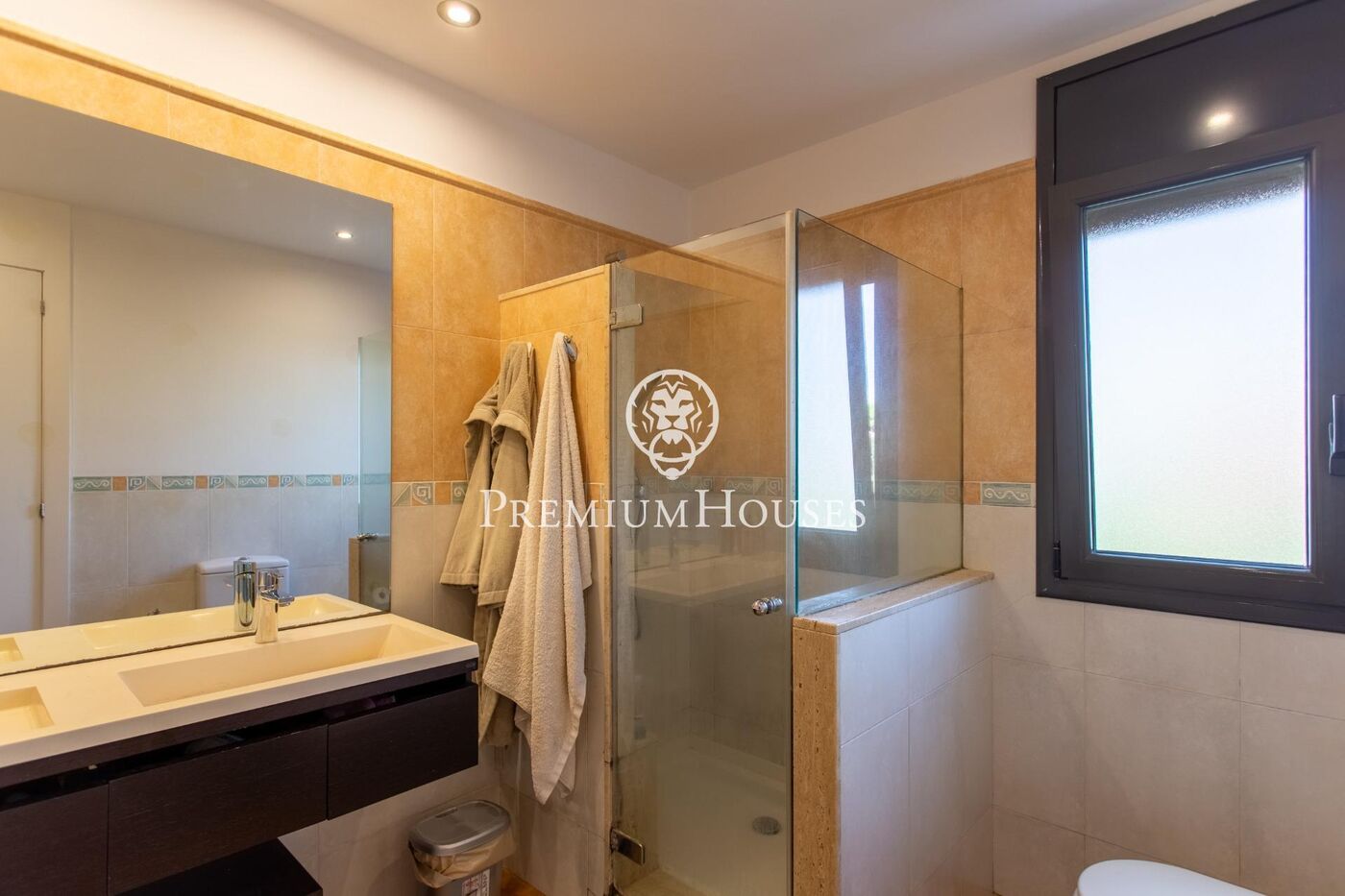 Casa de diseño minimalista con vistas al mar  en Sant Vicenç de Montalt