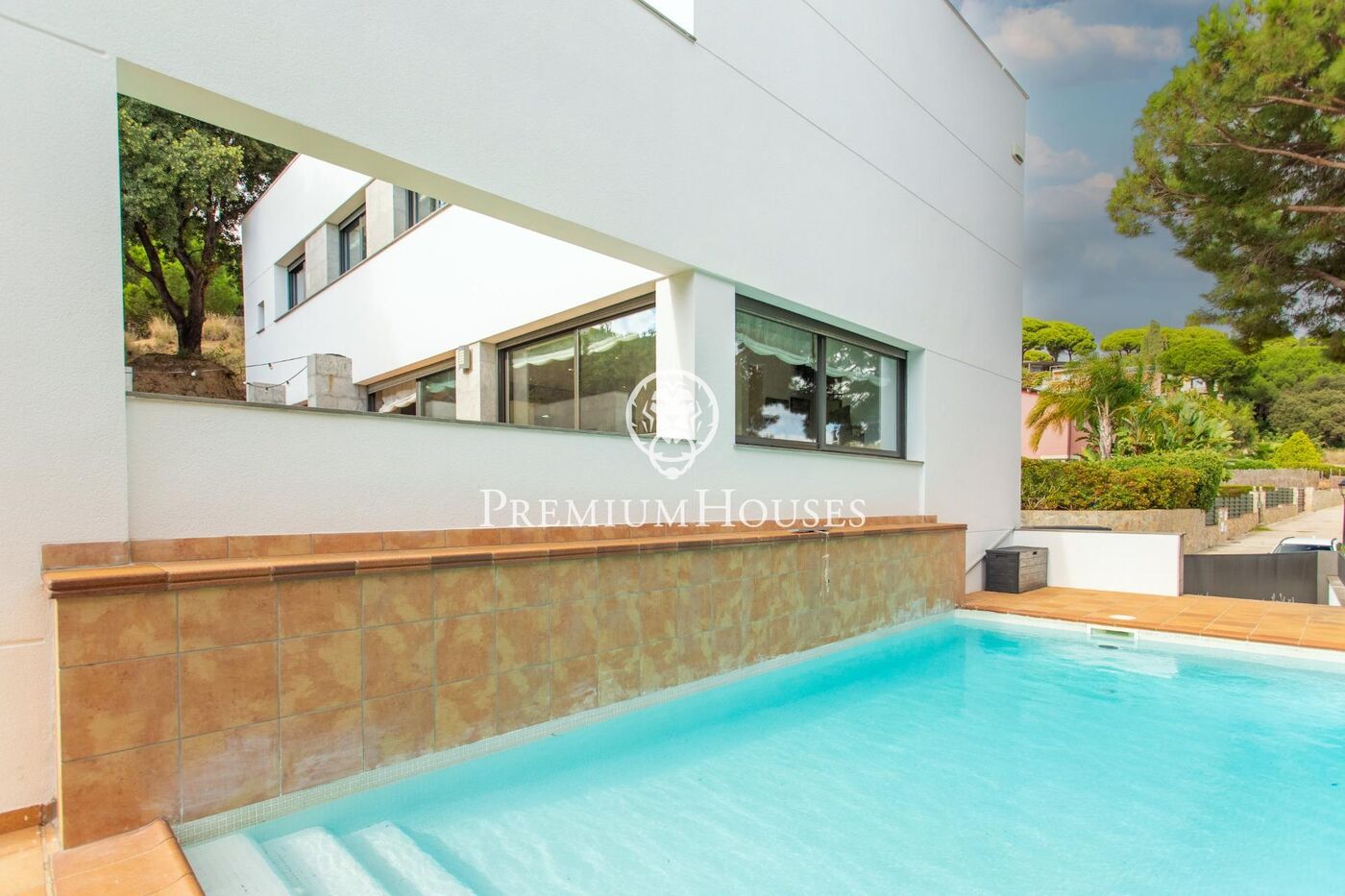 Casa de diseño minimalista con vistas al mar  en Sant Vicenç de Montalt
