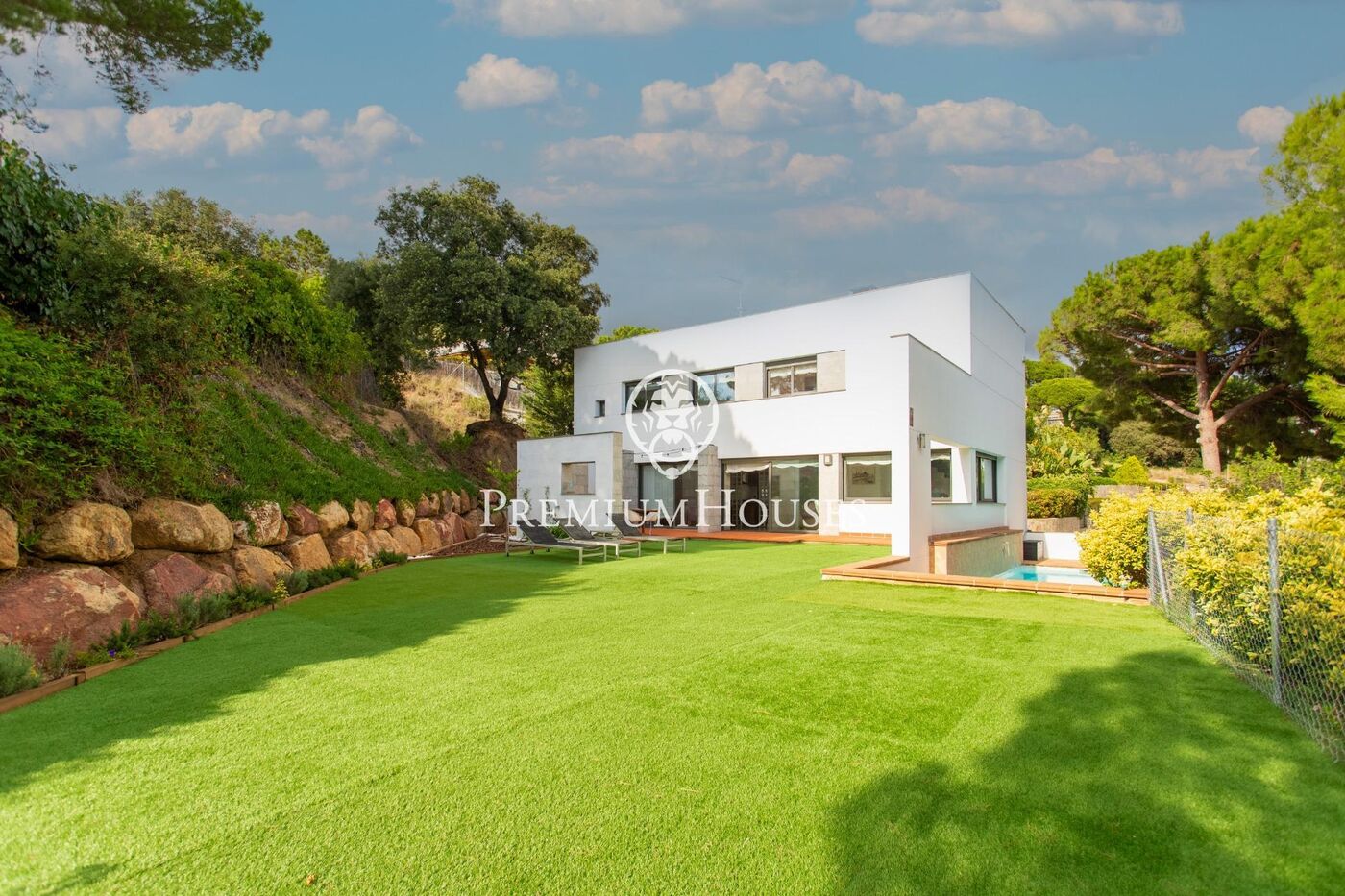 Casa de diseño minimalista con vistas al mar  en Sant Vicenç de Montalt