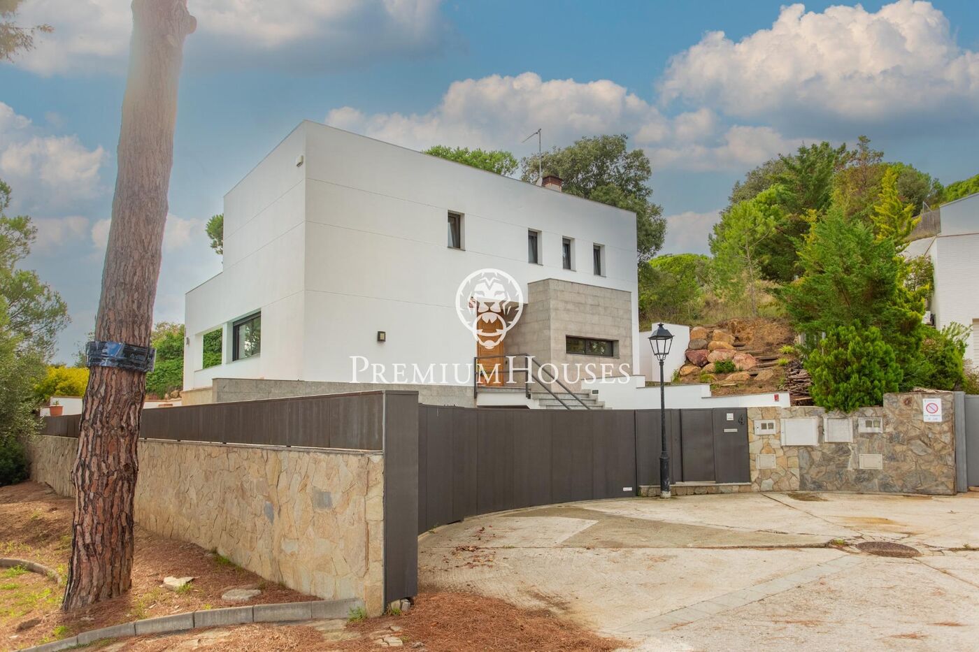 Casa de diseño minimalista con vistas al mar  en Sant Vicenç de Montalt