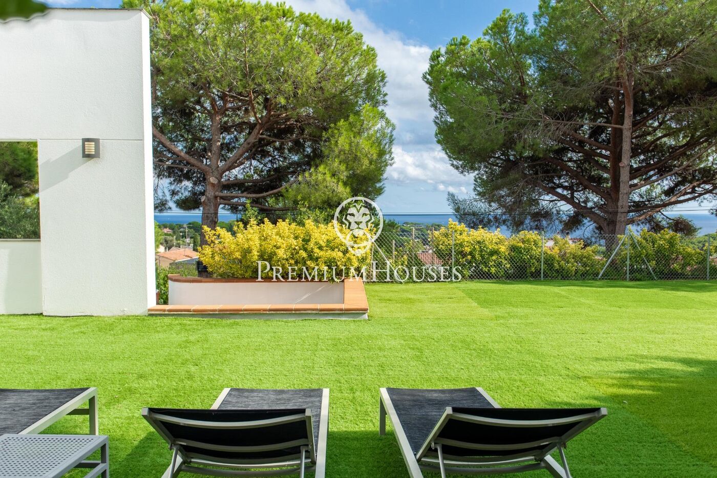 Casa de diseño minimalista con vistas al mar  en Sant Vicenç de Montalt