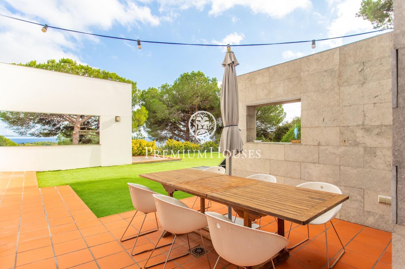 Casa de diseño minimalista con vistas al mar  en Sant Vicenç de Montalt