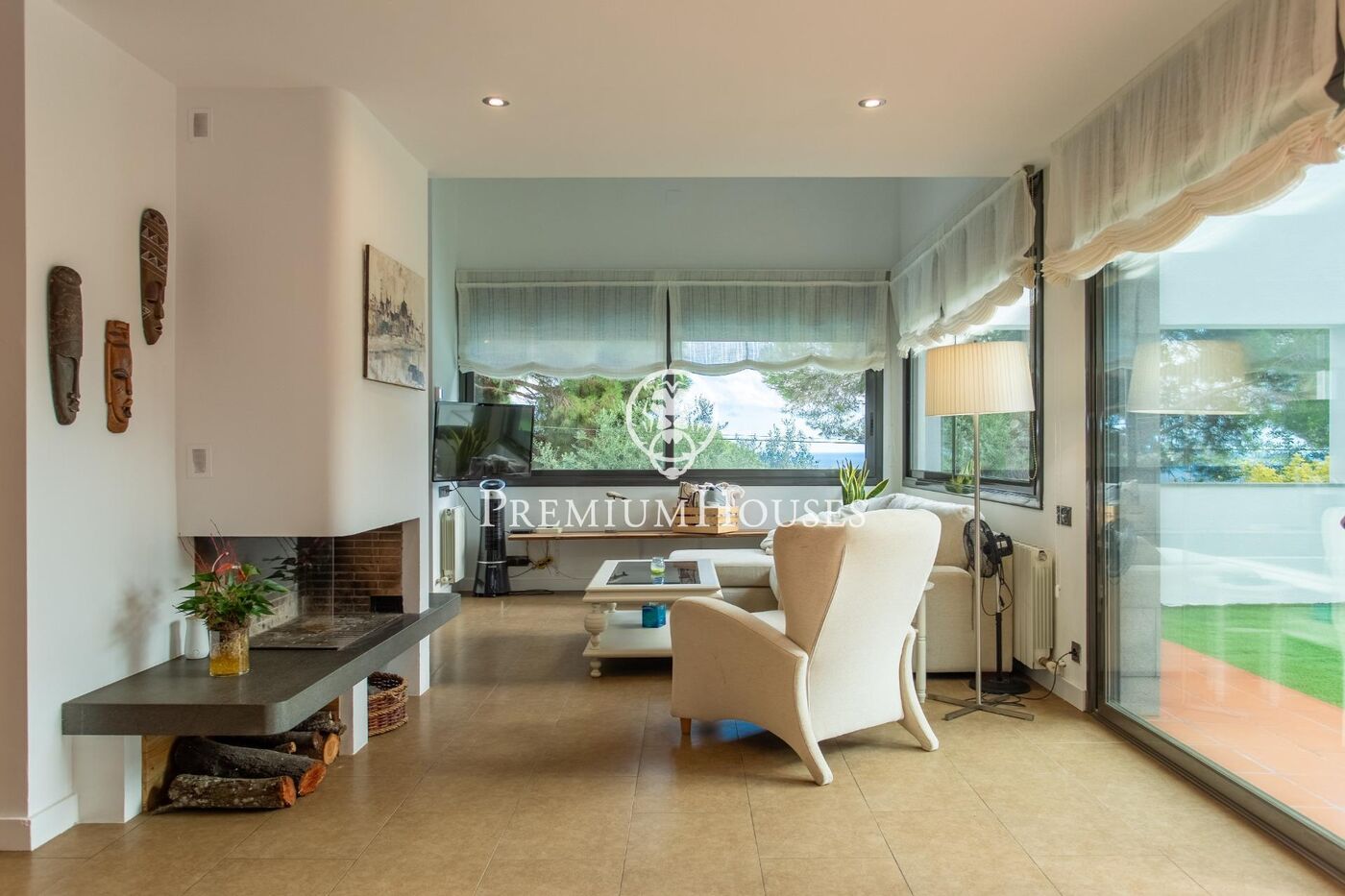 Casa de diseño minimalista con vistas al mar  en Sant Vicenç de Montalt