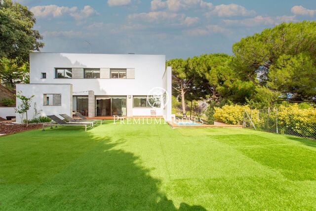Casa de diseño minimalista con vistas al mar  en Sant Vicenç de Montalt