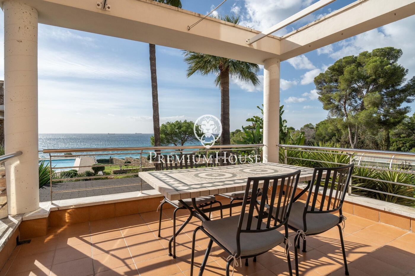 Casa independent en primera línia de mar en Urbanizacions de Llevant