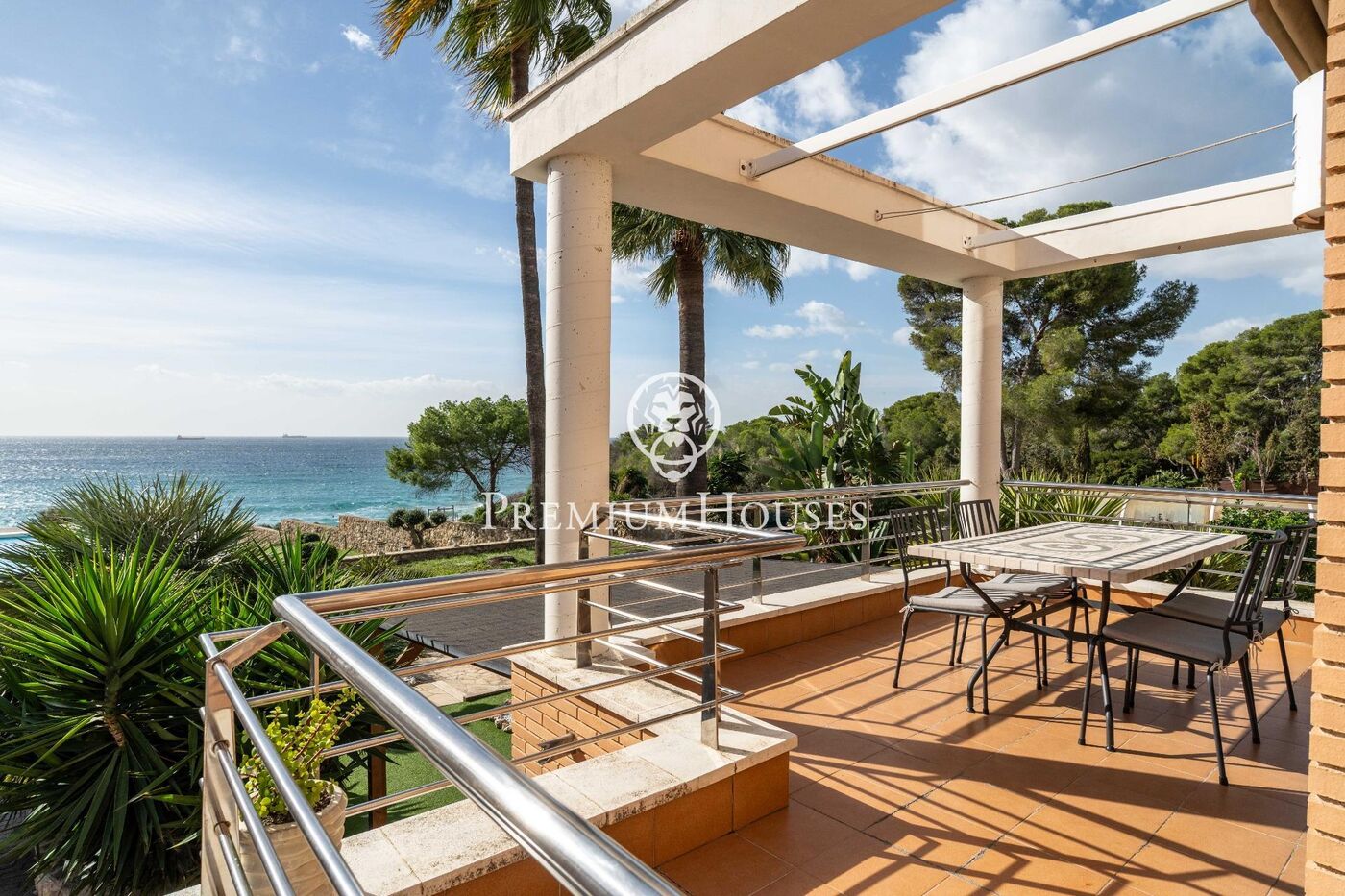 Casa independent en primera línia de mar en Urbanizacions de Llevant