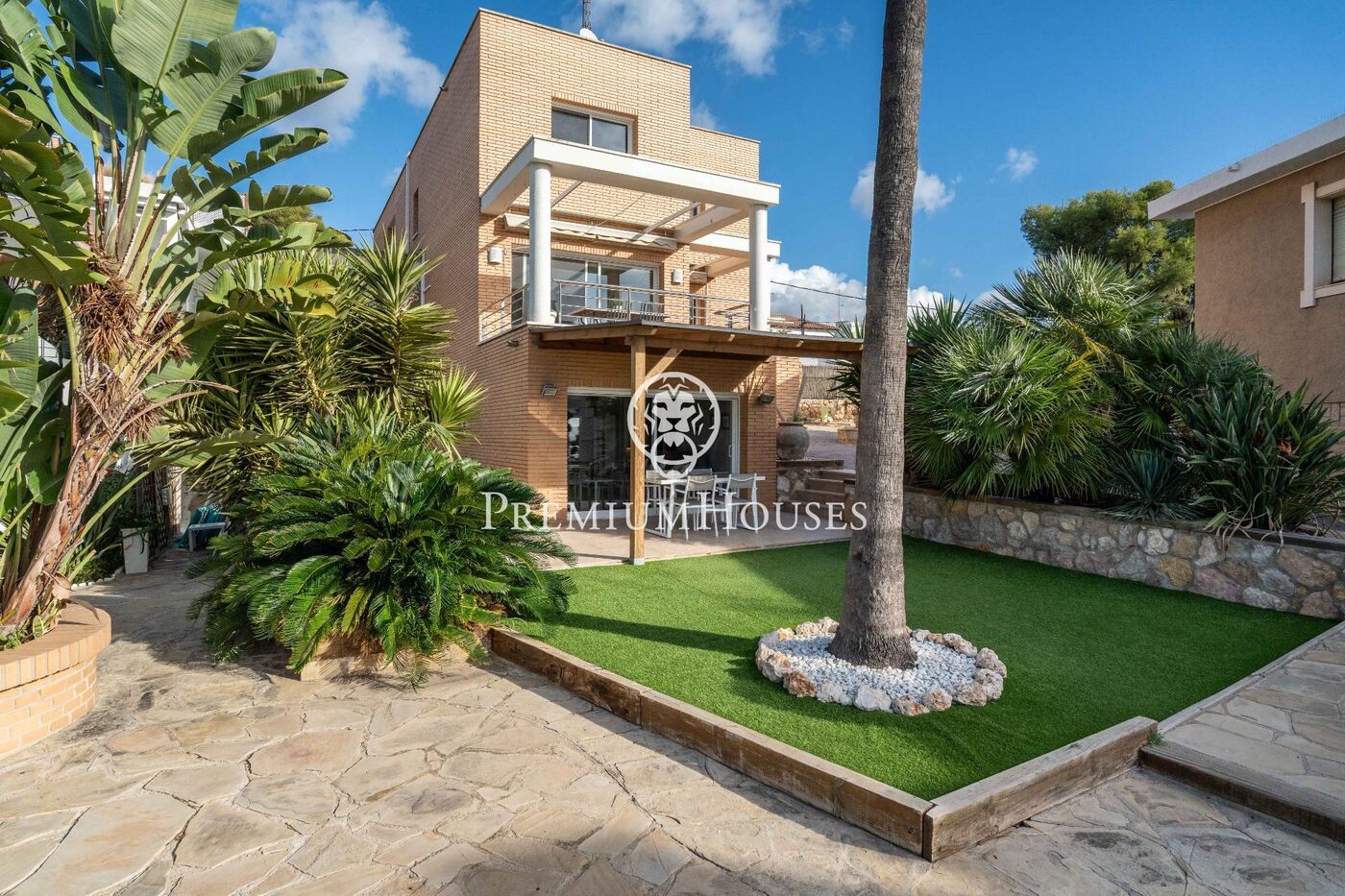 Casa independent en primera línia de mar en Urbanizacions de Llevant