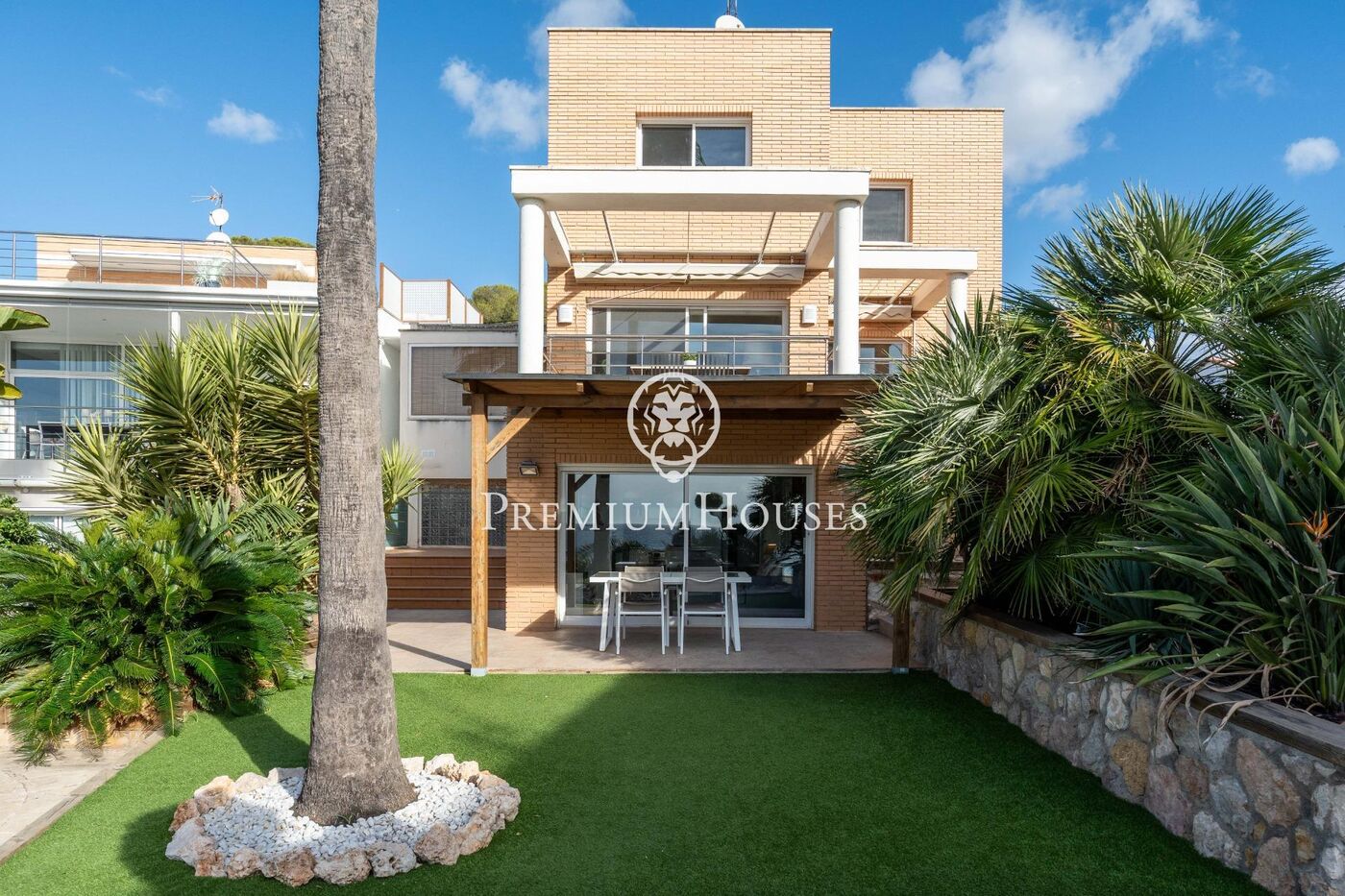 Casa independent en primera línia de mar en Urbanizacions de Llevant