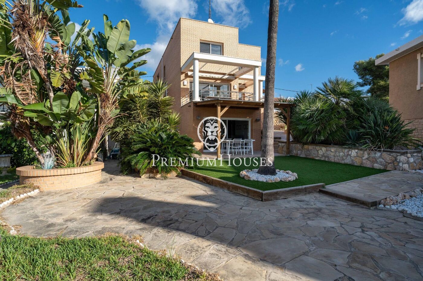 Casa independent en primera línia de mar en Urbanizacions de Llevant