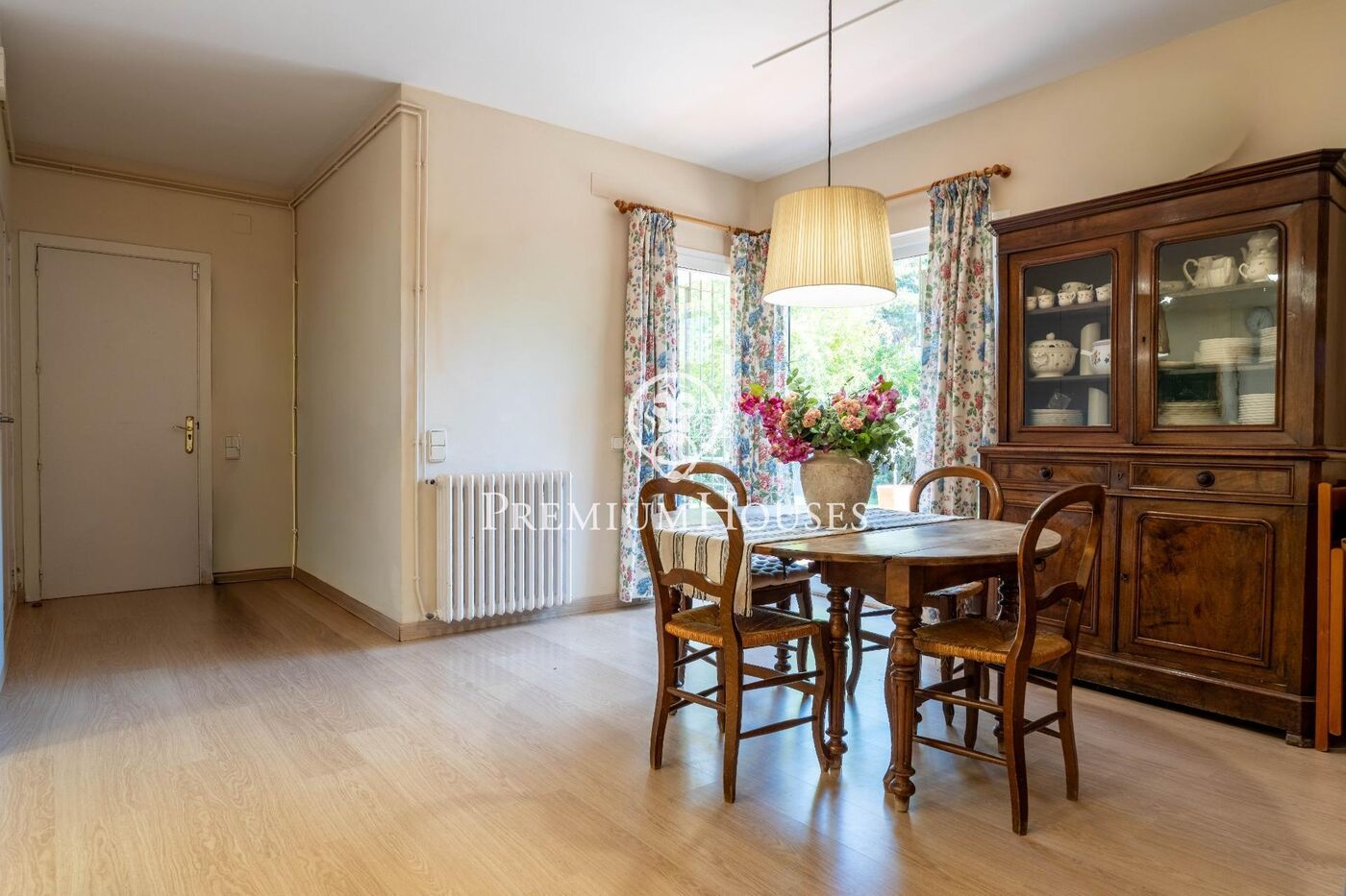 Pareado con jardín y piscina en el Vinyet