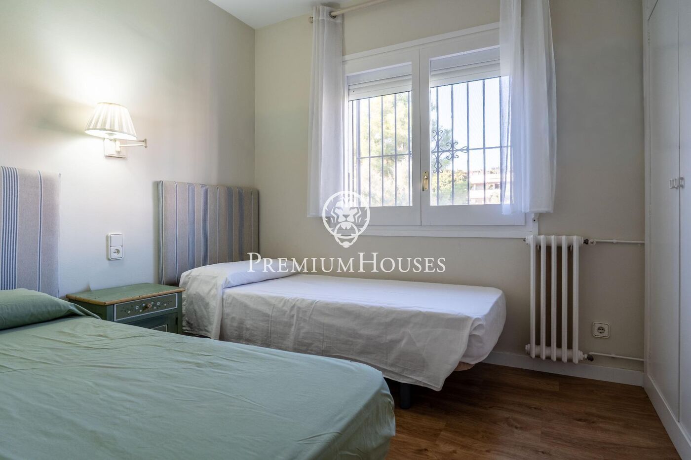 Pareado con jardín y piscina en el Vinyet