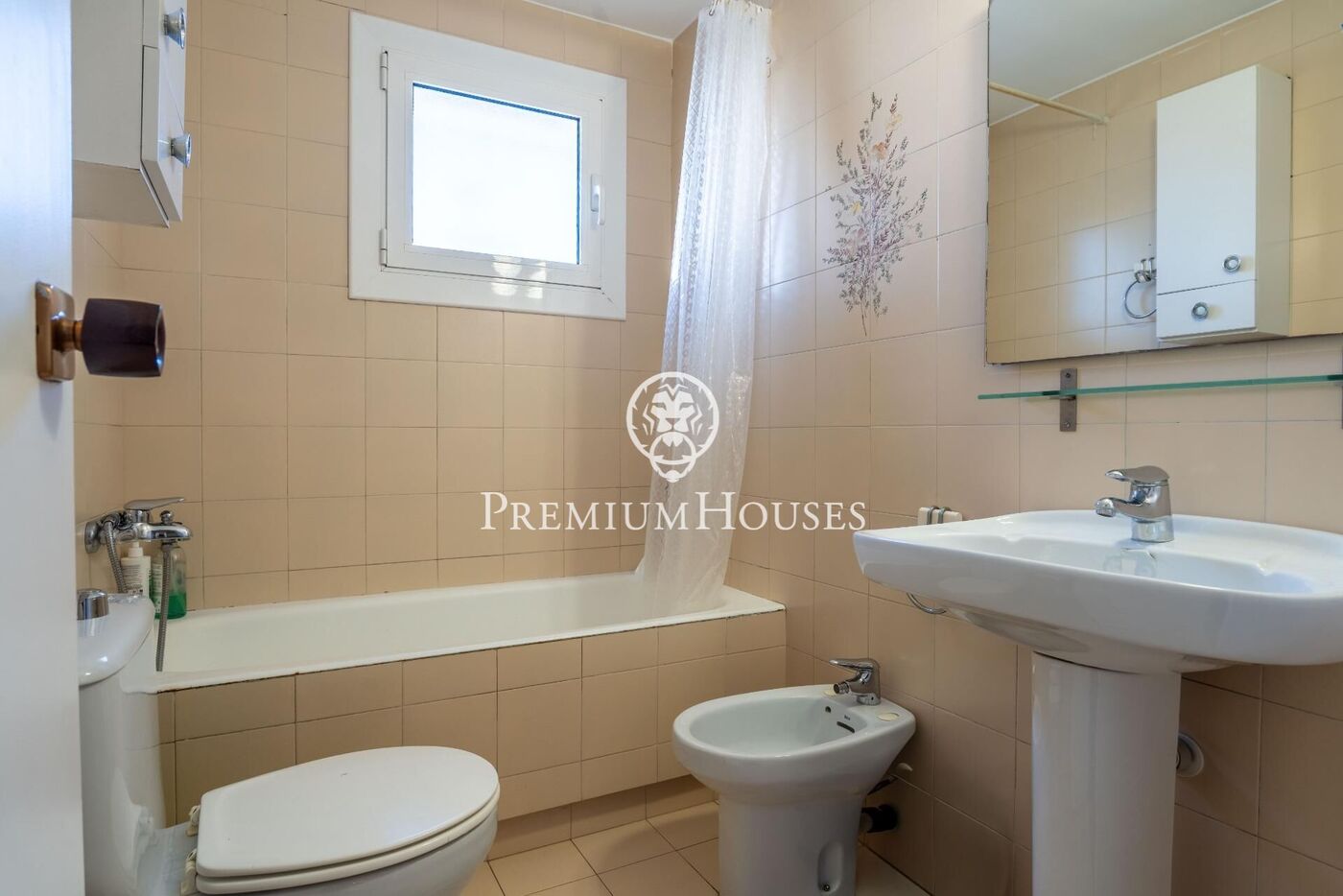 Pareado con jardín y piscina en el Vinyet