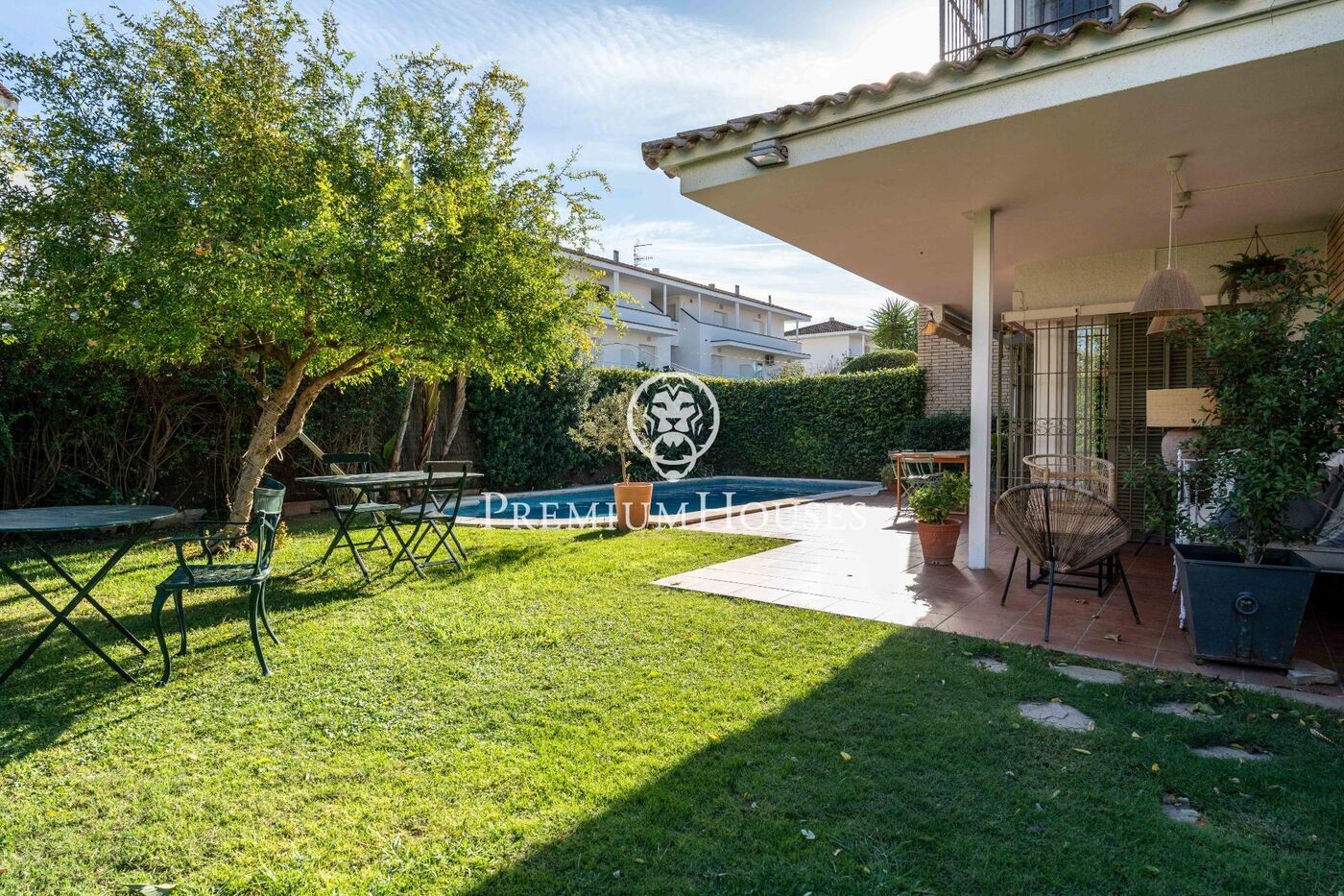 Pareado con jardín y piscina en el Vinyet