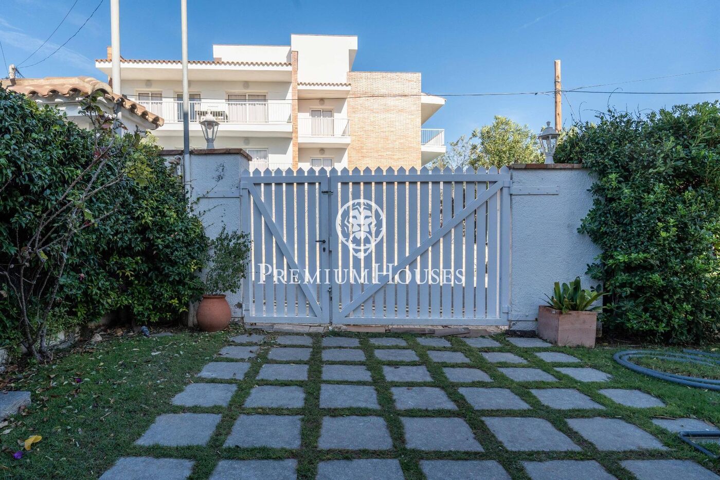 Pareado con jardín y piscina en el Vinyet