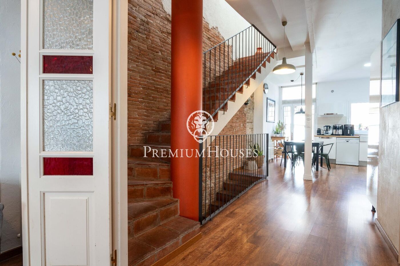 House with Terrace and Garage in the center