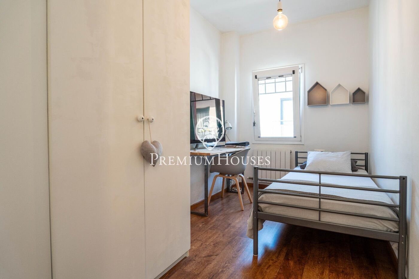 House with Terrace and Garage in the center