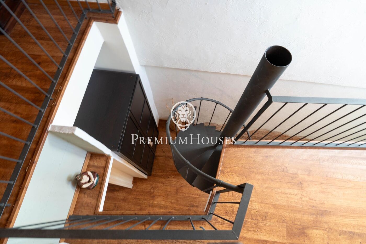 House with Terrace and Garage in the center