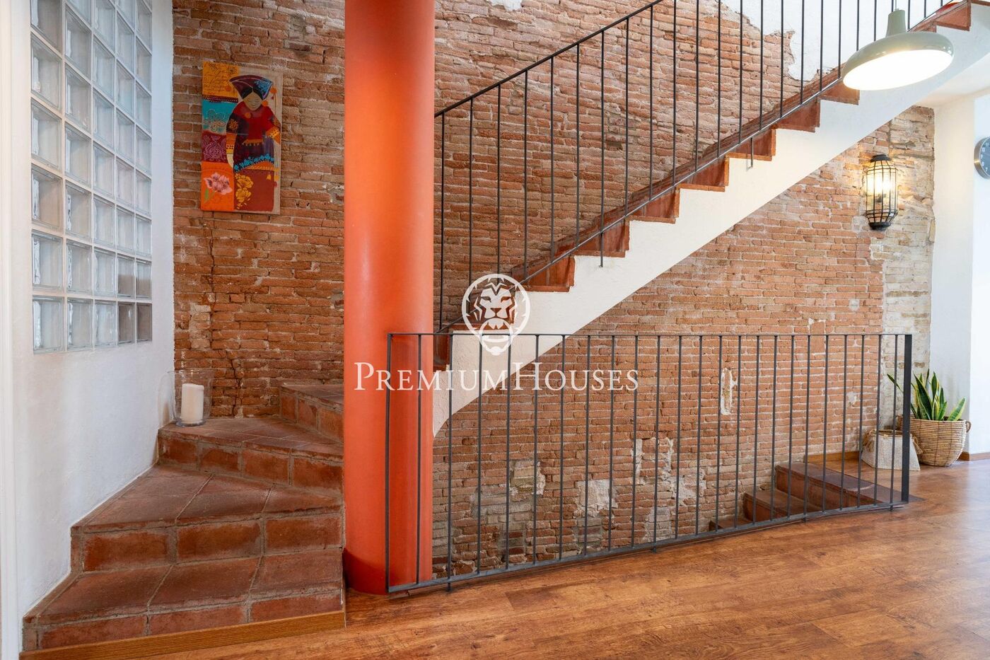 House with Terrace and Garage in the center