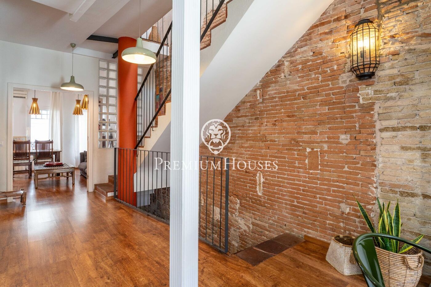 House with Terrace and Garage in the center