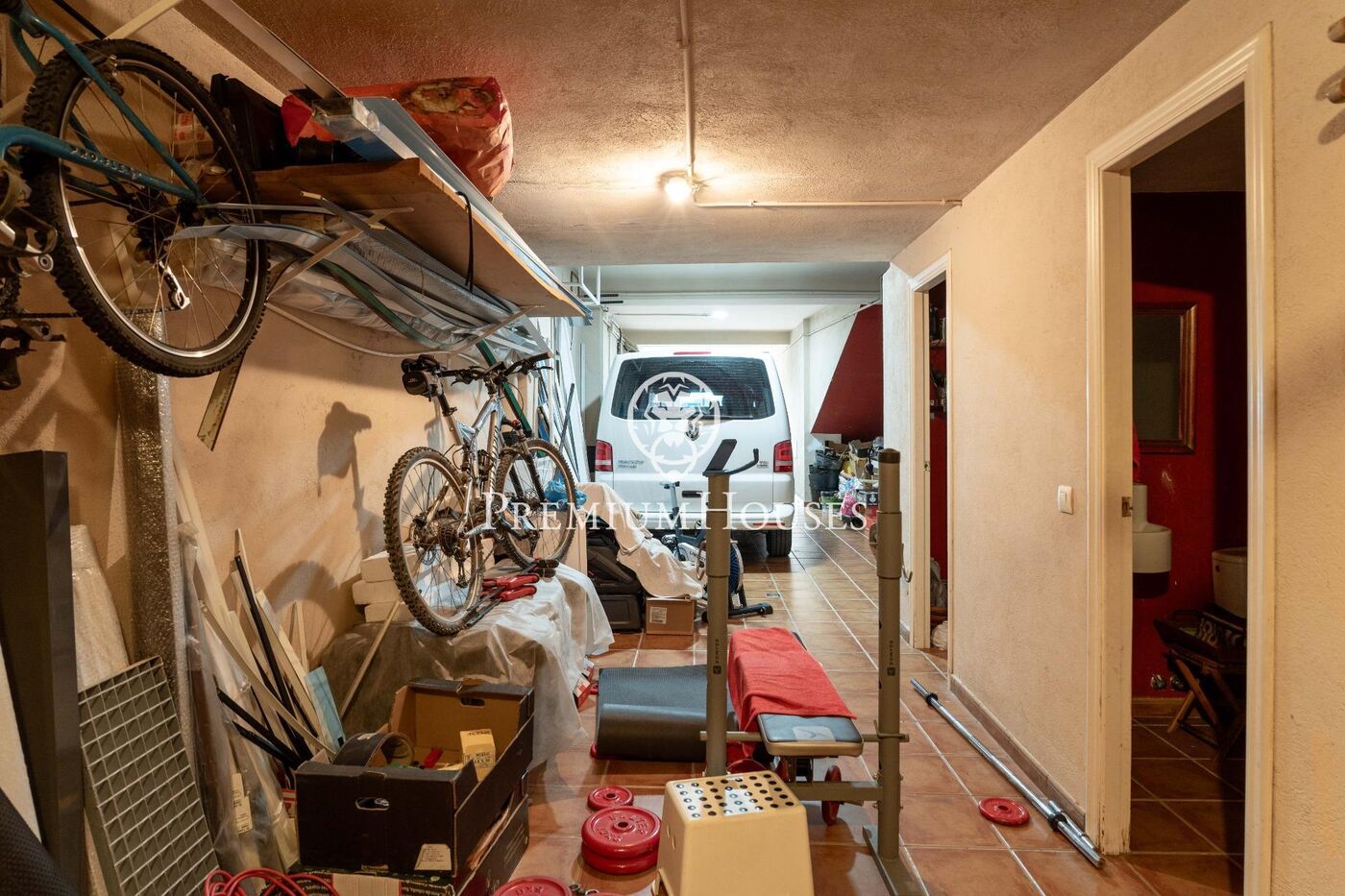 House with Terrace and Garage in the center