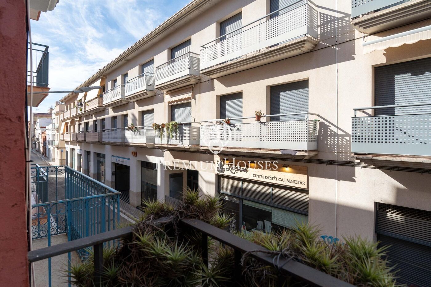 House with Terrace and Garage in the center