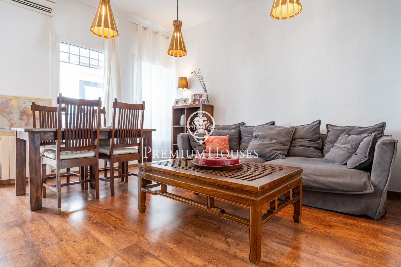 House with Terrace and Garage in the center