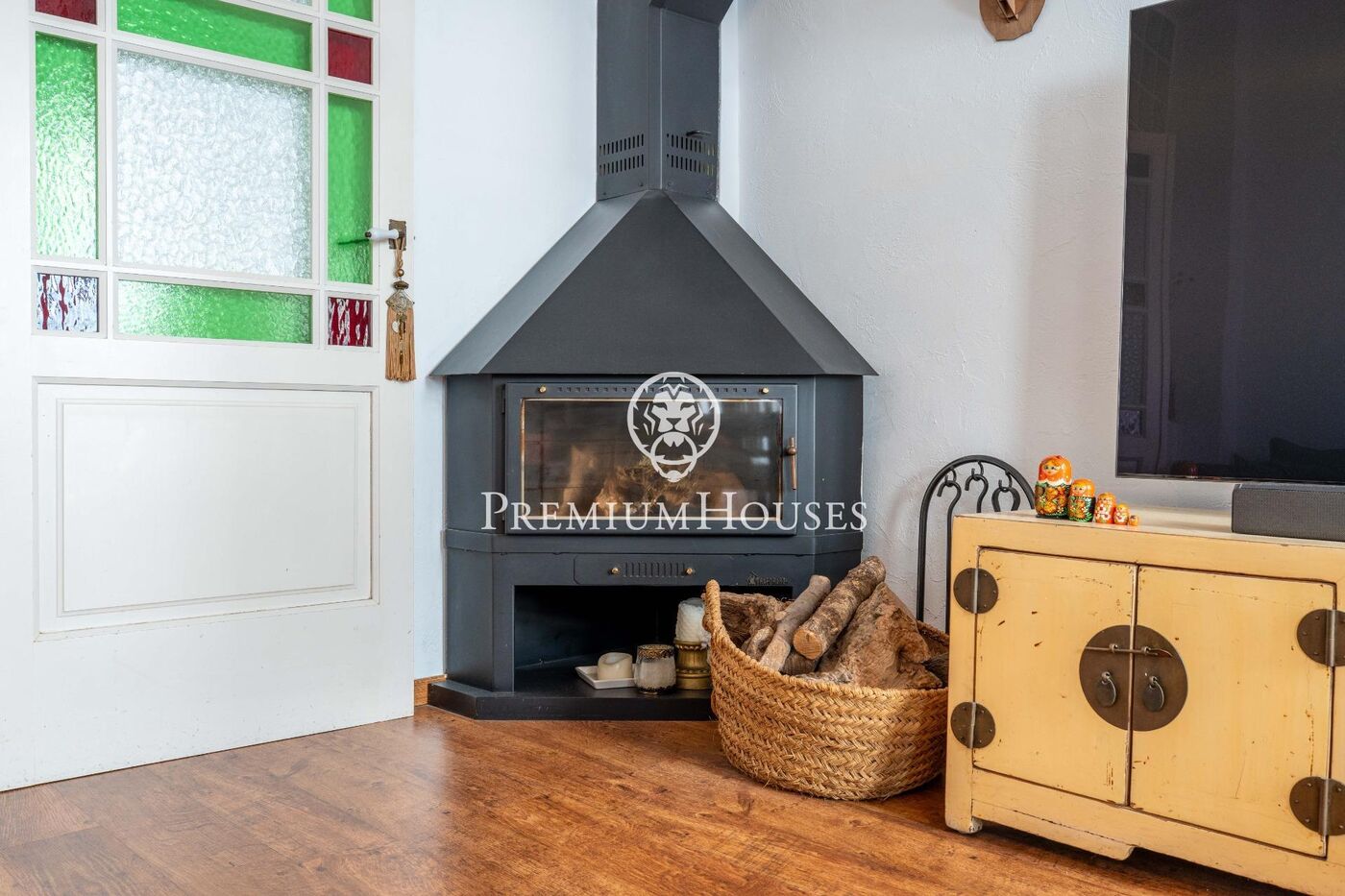 House with Terrace and Garage in the center