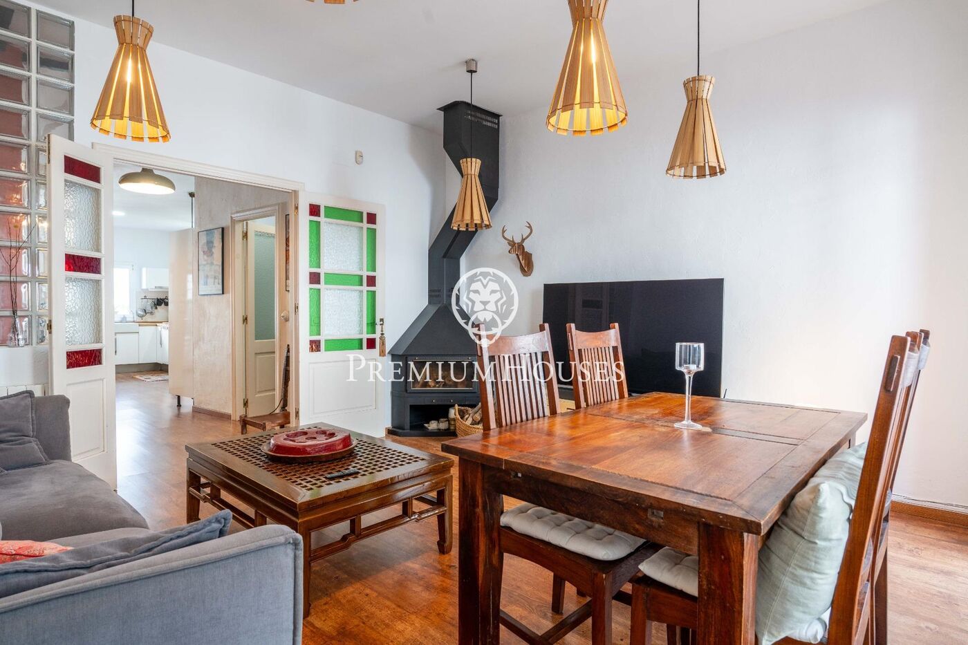 House with Terrace and Garage in the center