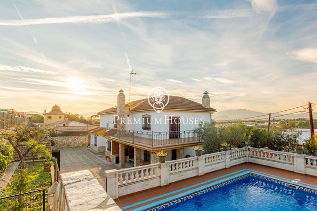 Detached house for sale in Tordera with private pool and views