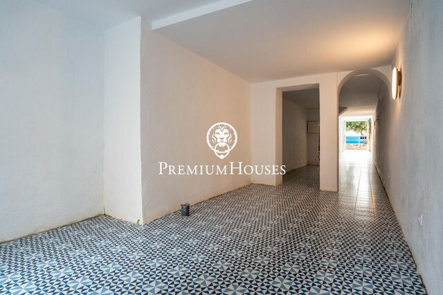 Local comercial a primera línia de mar al centre