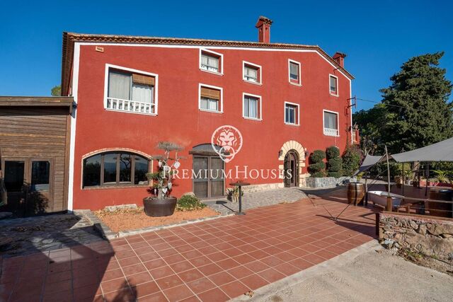 Farmhouse with Restaurant and Living Quarters in La Selva del Camp