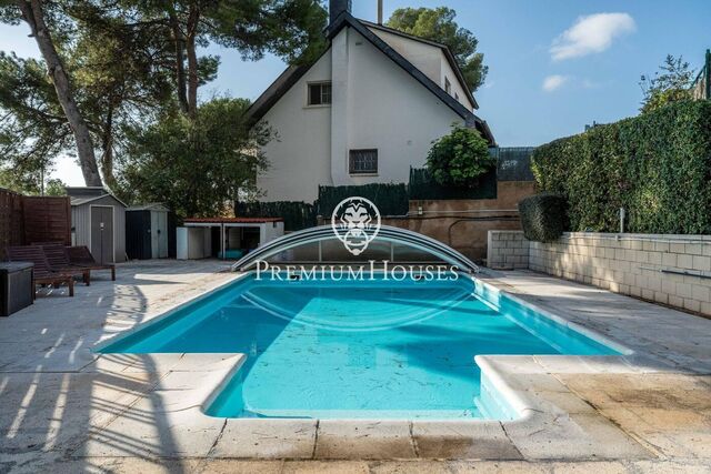 Casa independent amb jardí i piscina a Can Roca